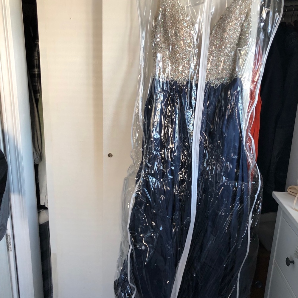 Prom dress - Picture 3 of 4